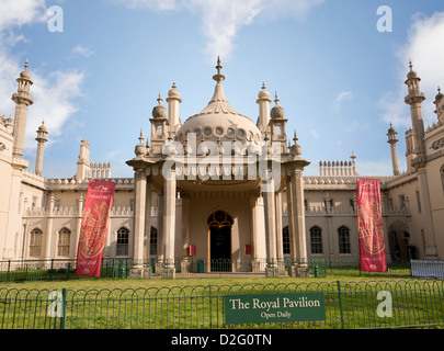 Ingresso al centro storico della Royal Pavilion in Brighton West Sussex, in Inghilterra, Regno Unito Foto Stock