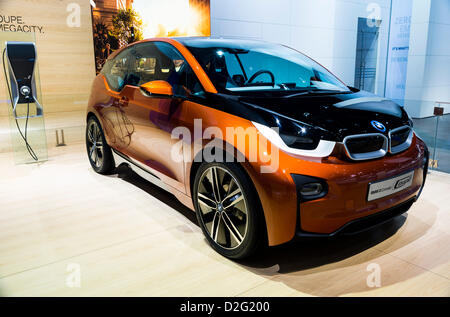 Gen 17, 2013 (Detroit, Michigan, Stati Uniti) North American International Auto Show: BMW i3 Coupé Concept ibrido plug-in vettura urbana sul display. Foto Stock