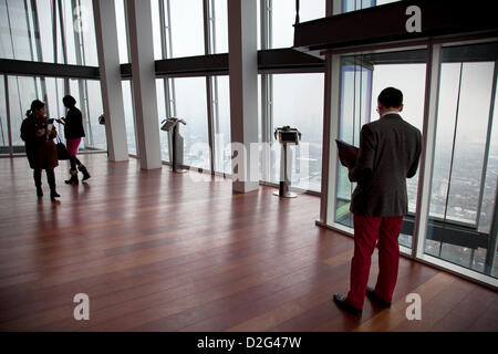 Londra, Regno Unito. Mercoledì 23 Gennaio 2013. La vista dalla Shard. Questa attrazione è il più alto punto panoramico da qualsiasi edificio in Europa occidentale e calchi di stupende vedute della capitale. Il pubblico un deck di visualizzazione al livello 69 e 72 offre una vista a 360 gradi della città. Credito: Michael Kemp / Alamy Live News Foto Stock