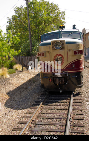 California, Napa Valley Wine Train in una stazione ferroviaria. Foto Stock