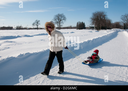 Madre e figlia Jarry Park inverno Quebec Montreal Canada Foto Stock