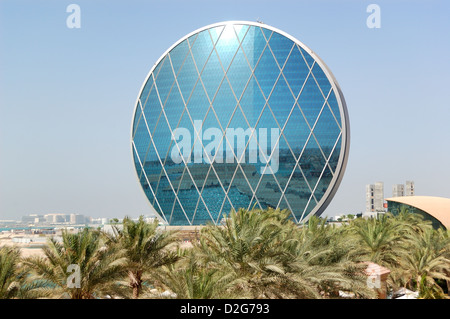 La Aldar Headquarters Building è il primo edificio circolare del suo genere in Medio Oriente, Abu Dhabi, Emirati arabi uniti Foto Stock