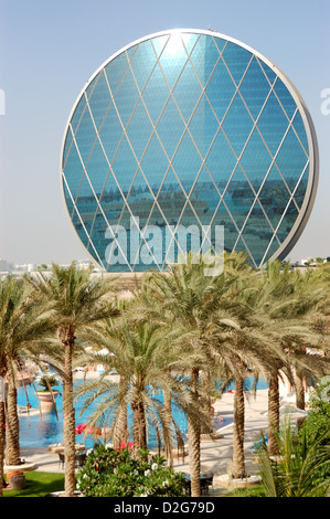 La Aldar Headquarters Building è il primo edificio circolare del suo genere in Medio Oriente, Abu Dhabi, Emirati arabi uniti Foto Stock