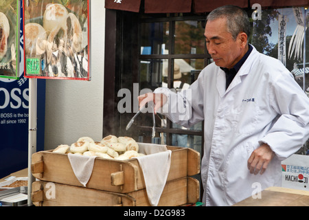 Fornitore con bun-come gnocchi di patate Foto Stock