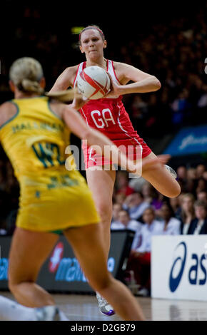 Londra, Regno Unito. Il 23 gennaio 2013. Joanne Harten (GA) in azione durante la International Netball serie 2a Test match tra Inghilterra e Australia da Wembley Arena. Credit: Azione Plus immagini di Sport / Alamy Live News Foto Stock