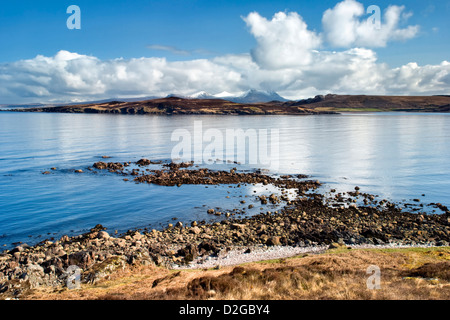 Gruinard Island o carbonchio isola come è anche noto, preso dalla costiera A832 strada in Wester Ross, Scozia Foto Stock