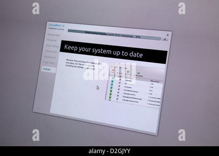 Linux Mint 14 Sistema operativo - installazione che mostra la schermata che mostra il software open source disponibili durante l'installazione Foto Stock