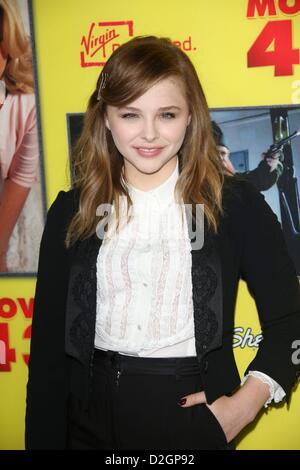 Noi attrice Chloe Grace Moretz arriva per la premiere del film 'MOVIE 43' a Hollywood's Grauman's Chinese Theatre di Los Angeles, Stati Uniti d'America, 23 gennaio 2013. Foto: Hubert Boesl Foto Stock