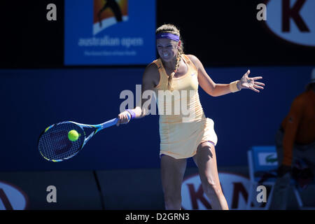 Il 24 gennaio 2013. Melbourne, Australia. Victoria Azarenka della Bielorussia restituisce un colpo nella sua partita il giorno undici degli Australian Open di Melbourne Park. Foto Stock