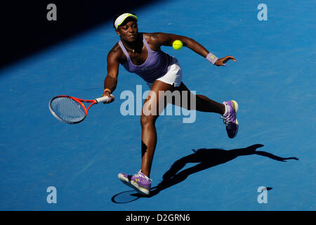 Il 24 gennaio 2013. Melbourne, Australia. Sloane Stephens degli USA restituisce un colpo nella sua partita il giorno undici degli Australian Open di Melbourne Park. Foto Stock