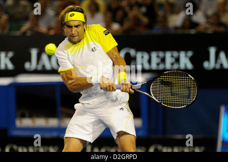 Il 24 gennaio 2013. Melbourne, Australia. David Ferrer di Spagna restituisce un colpo nella sua partita il giorno undici degli Australian Open di Melbourne Park. Foto Stock