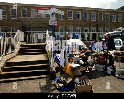 Avvio auto vendita e Ospedale di segno posto a Epsom District Hospital Foto Stock