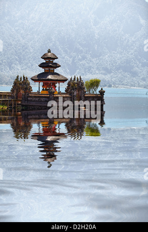 Pura Ulun Danu Bratan, Bali, Indonesia - tempio indù complesso sul lago Bratan Foto Stock