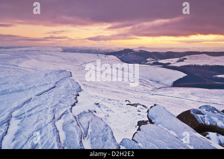 La neve la mattina presto sul bordo Froggatt Derbyshire parco nazionale di Peak District Calver England Regno Unito GB EU Europe Foto Stock