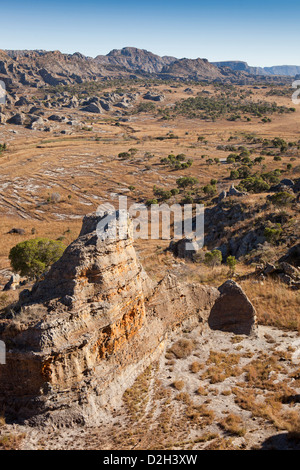 In Madagascar, il Parc National de l'Isalo, paesaggio roccioso sull altopiano centrale Foto Stock