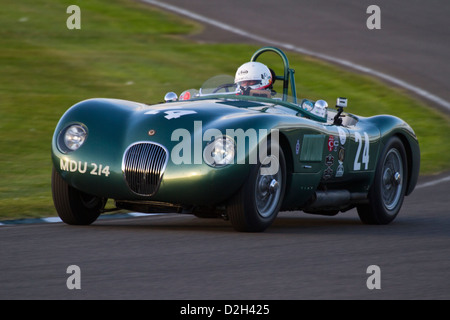 Jaguar C-tipo racing in La Freddie Marzo Memorial Trophy gara al 2012 Goodwood. Foto Stock