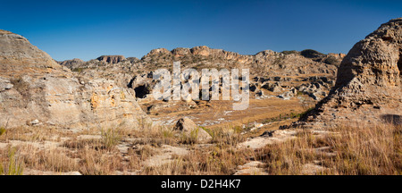 In Madagascar, il Parc National de l'Isalo, paesaggio roccioso, panoramica Foto Stock