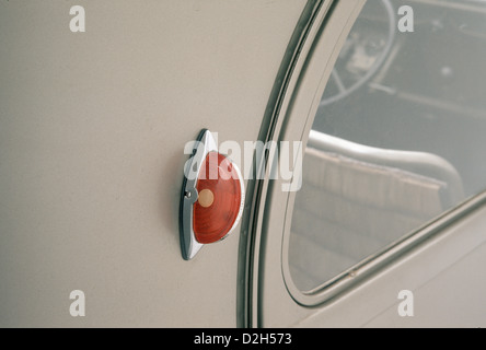 Indicatore di direzione posteriore 1950 Citroen 2CV classic studio fotografico Foto Stock