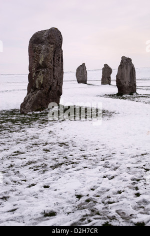 Circolo di pietra di Avebury nella neve Foto Stock