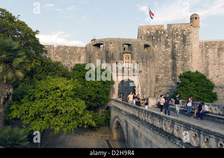 Elk192-3274v Croazia, Dubrovnik, città di mura difensive e torri, Pile Foto Stock