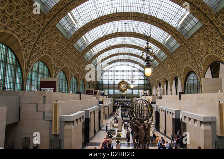 La sala principale del Museo di Orsay a Parigi Francia Foto Stock