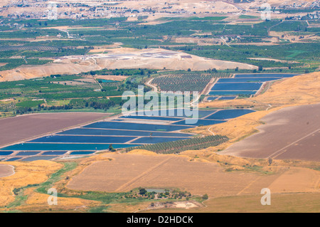 Vista della Valle del Giordano dalle rovine della fortezza dei Crociati Belvoir in Bassa Galilea, Israele Foto Stock