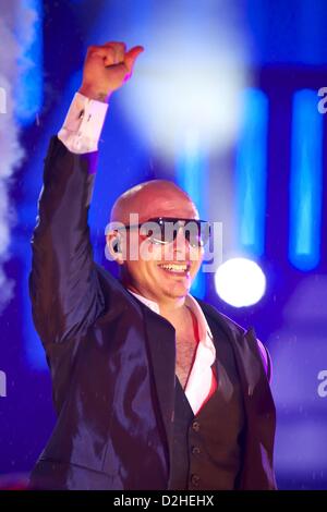 Gen 24, 2013 - Madrid, Spagna - Armando Christian Perez, Pitbull esegue sul palco durante il '40 Principales Awards' 2012 presso il Palacio de Deportes il 24 gennaio, 2013 a Madrid, Spagna. (Immagine di credito: credito: Jack Abuin/ZUMAPRESS.com/Alamy live news) Foto Stock