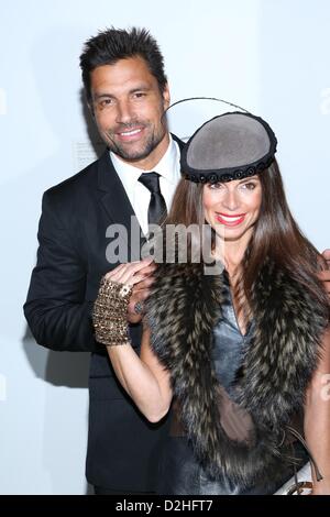 Manu Bennett presso gli arrivi per SPARTACUS: guerra dei dannati Season premiere, MoMA Museum of Modern Art di New York NY Gennaio 24, 2013. Foto di: Andres Otero/Everett Collection Foto Stock