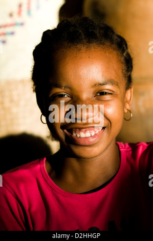 La ragazza di hell-ville mercato centrale, nosy-be, madagascar Foto Stock