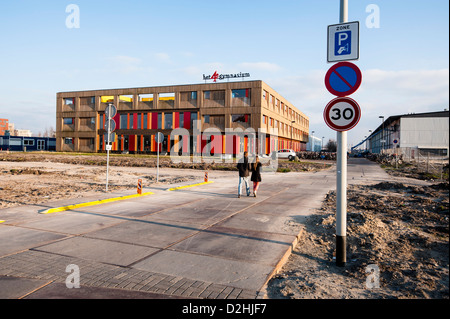 Paesi Bassi, Amsterdam, temporanea palestra scuola in Hout Haven zona porto. Foto Stock