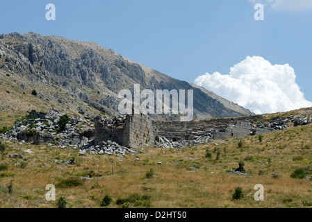Sagalassos in Turchia. L'altitudine elevata e magnificamente situato in stile ellenistico teatro romano che seduto 9000 spettatori". Foto Stock