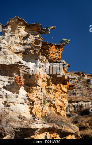 In Madagascar, il Parc National de l'Isalo, wind-scolpiti gli affioramenti di pietra arenaria in altopiano centrale Foto Stock