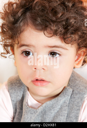 Ritratto Di Una Bambina 2 Anni in Uno Studio Fotografia Stock - Immagine di  vita, modo: 69353554