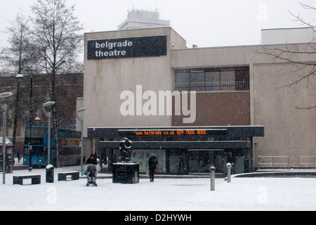 Teatro di Belgrado in caso di neve, Coventry, Regno Unito Foto Stock