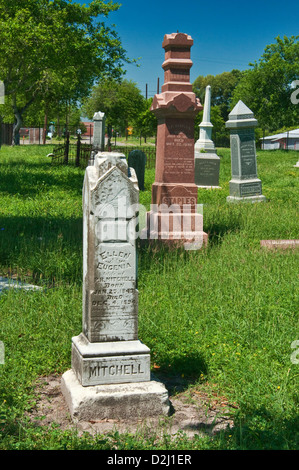 Xix secolo gli oggetti contrassegnati per la rimozione definitiva al vecchio cimitero Bayview, Corpus Christi, costa del Golfo, Texas, Stati Uniti d'America Foto Stock