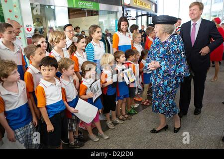 Regina olandese Beatrice e principe Willem-Alexander visita il Nayang Università Tecnologica acquatici e Science Center di Singapore, 25 gennaio 2013. La Dutch Royals sono su una due giorni di visita di stato a Singapore. Foto: Patrick van Katwijk / Paesi Bassi fuori Foto Stock