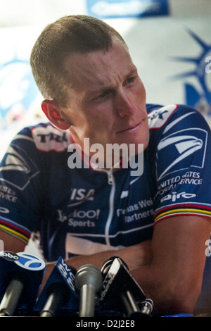 Lance Armstrong per i concorrenti la US Postal Service Team al 2002 New York City di Ciclismo. Foto Stock