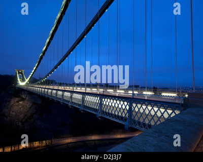 Il ponte sospeso di Clifton di notte, Bristol, Avon, England, Regno Unito Foto Stock
