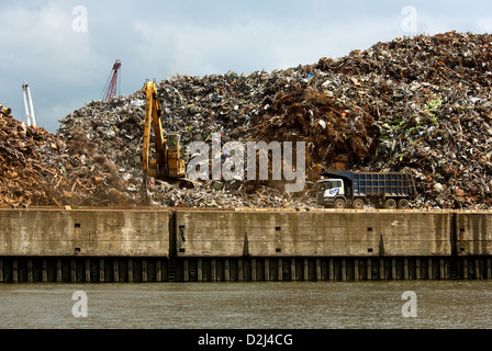 Amburgo, Germania, è landetes rottami di metallo nel porto di Amburgo Foto Stock