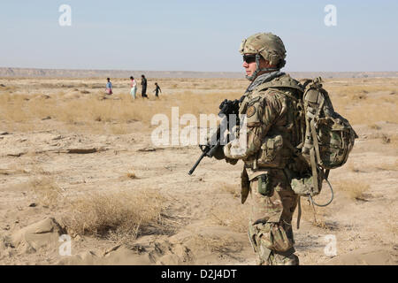 Lash-e Juwayn, Afghanistan. Il 24 gennaio 2013. Noi soldato di pattuglia durante una missione Gennaio 24, 2013 in lash-e Juwayn , Afghanistan. Credito: Planetpix / Alamy Live News Foto Stock