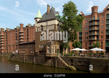 Amburgo, Germania, il pompaggio in warehouse district Foto Stock