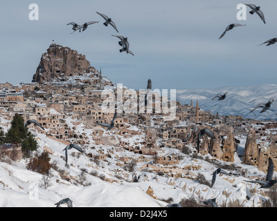 Pigeon Valley in inverno, tra di Göreme e Uçhisar in Cappadocia, è uno della Turchia ai paesaggi più belli Foto Stock