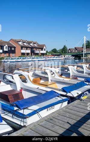 Giorno Noleggio imbarcazioni ormeggiate a Wroxham Norfolk Broads REGNO UNITO Foto Stock