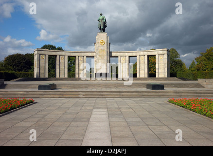 Berlino, Germania, la guerra sovietica Memorial nella sul Tiergarten Strasse des 17 Giugno Foto Stock