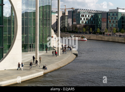 Berlino, Germania, vista sulla Sprea sul Marie-Elisabeth-Lueders-Haus Foto Stock