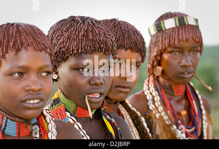 Quattro donne Hamar standing side by side-close up Foto Stock