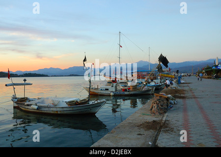 Tramonto nel porto di Fethiye turchia Foto Stock
