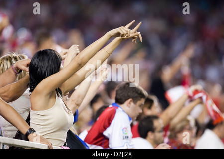 Siviglia, Spagna Sevilla FC fans celebrano il loro team di obiettivo Foto Stock