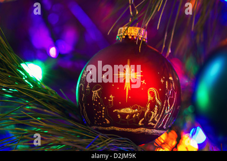 In prossimità di un albero di Natale ornamento Foto Stock