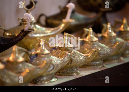 ISTANBUL TURCHIA - Magic Aladin lampade ad olio in vendita in un bagno turco souvenir stallo in Grand Bazaar Kapali Carsi mercato Kapalicarsi Foto Stock